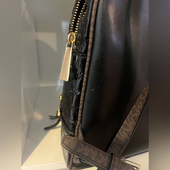 MICHAEL KORS Rhea Zip MK Signature Backpack Bag Patent vinyl Leather-Shiny - Picture 7 of 8